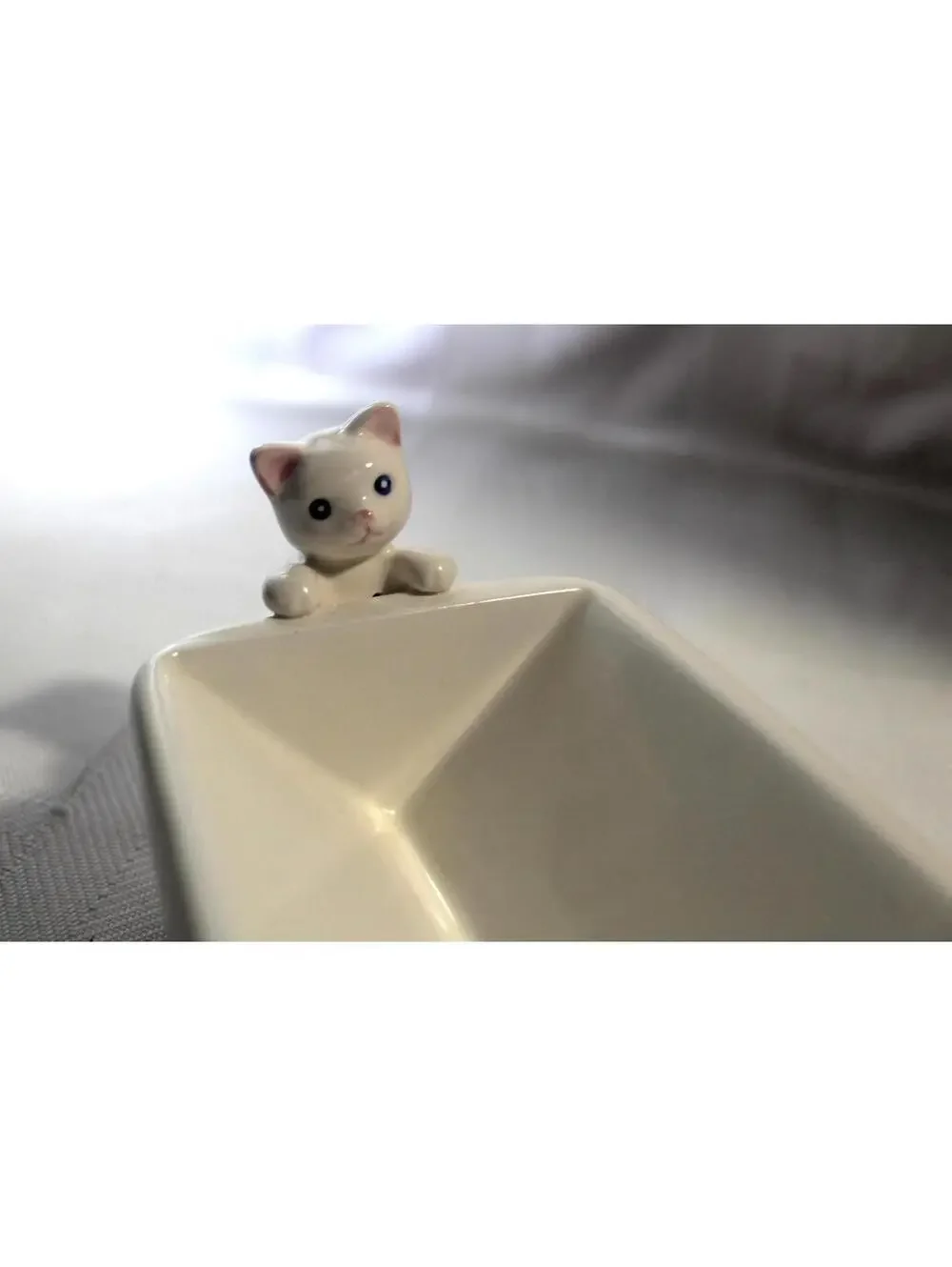 Kitschy Mid-Century Kitty Cracker Server